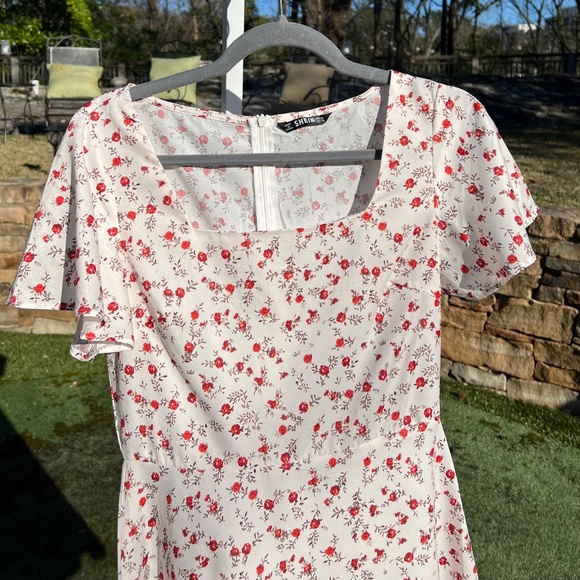 Flutter-Sleeve, Square-Neck, Cream Sundress with Red Roses - Picture 4 of 16